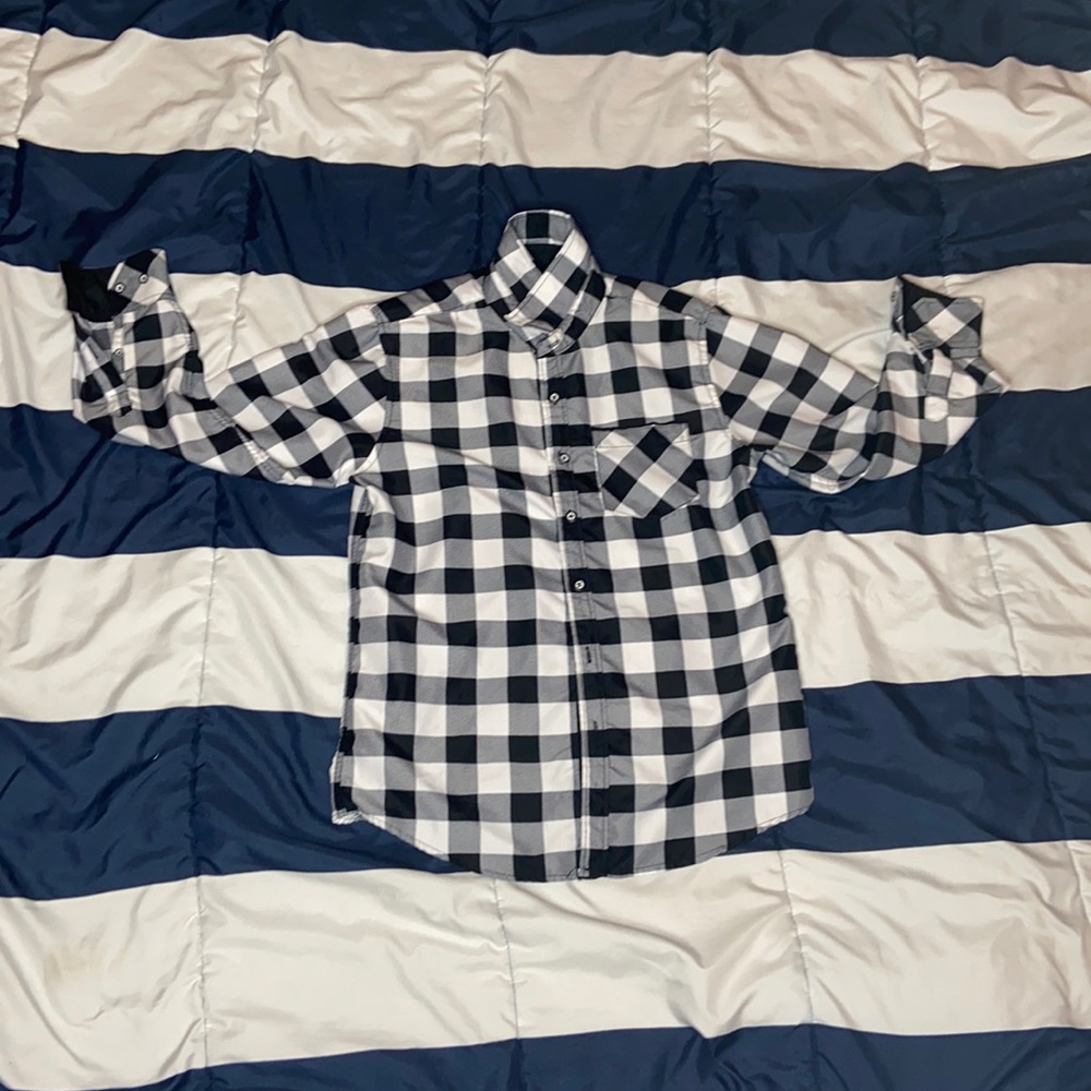 Button down long sleeve boys size 10/12 black and white